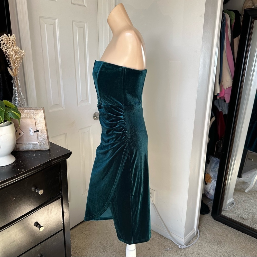 LULU’S GLAMOROUS CELEBRATIONS VELVET STRAPLESS TULIP DRESS - Picture 10 of 14